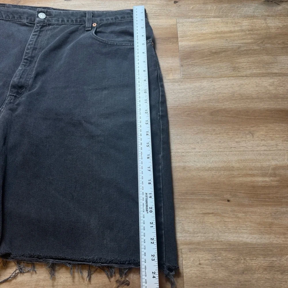 Vintage Levis 560 Denim Shorts Mens 42 Black Cutoff Loose Fit Raw Hem Grunge Y2K